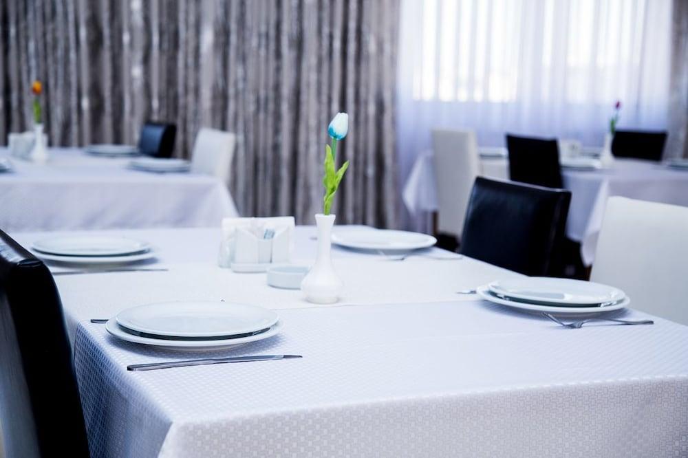 Astola Hotel Baku Extérieur photo
