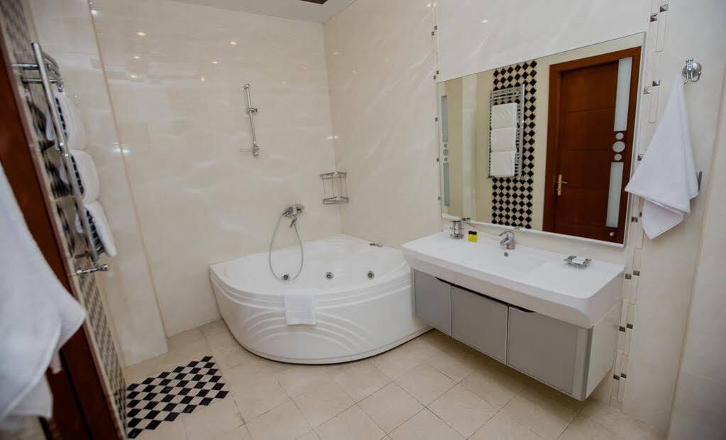 Astola Hotel Baku Extérieur photo